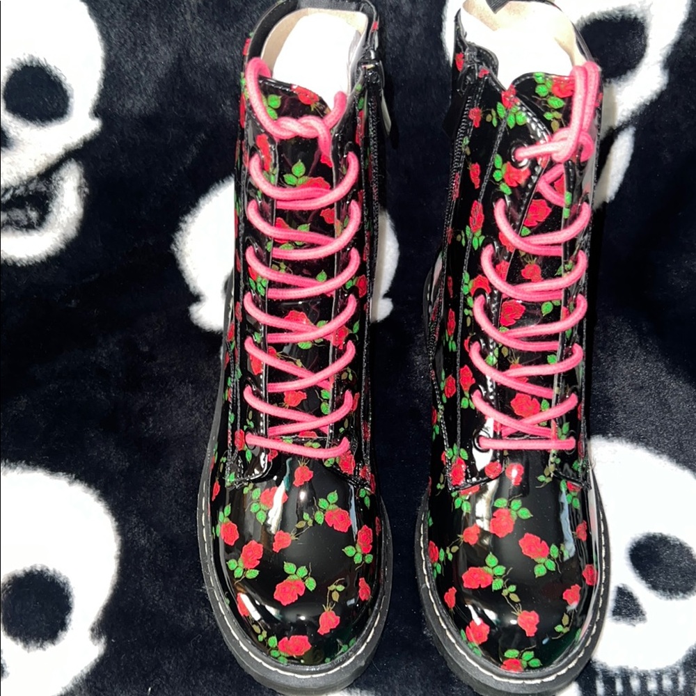 BNIB Betsey Johnson Elite Floral Combat Boots